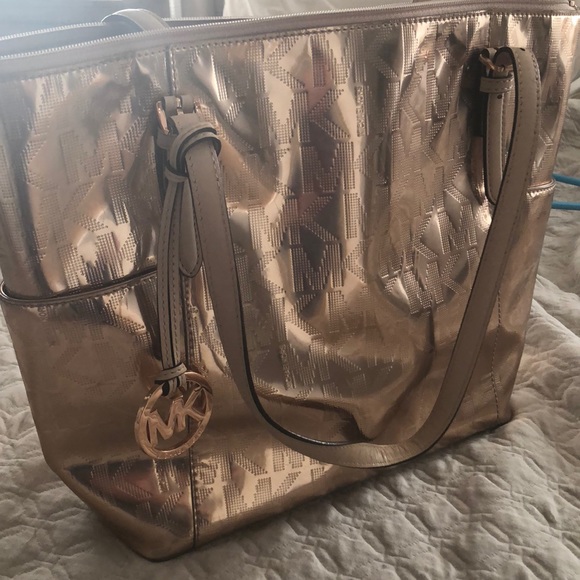 Michael Kors Handbags - Michael Kors rose gold shoulder bag